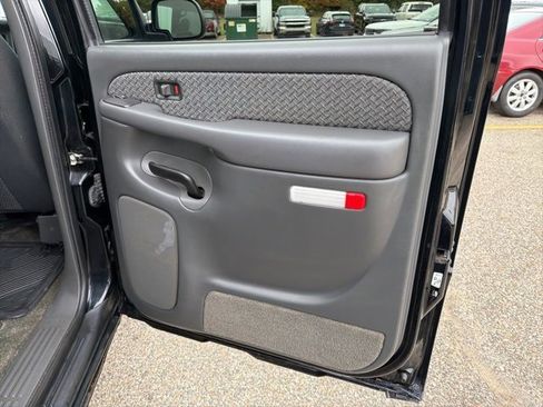 Used 2003 Chevrolet Avalanche 4x4 w/ Suspension Package, Off-Road image 28