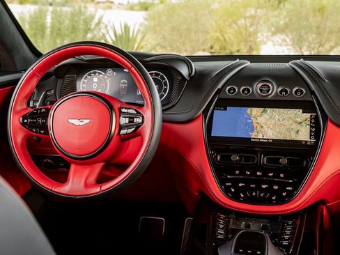 Used 2021 Aston Martin DBX AWD/4WD image 17
