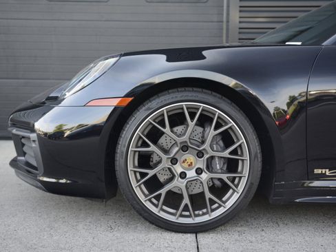Used 2021 Porsche 911 Carrera RWD image 30