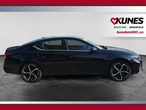 Used 2024 Nissan Altima 2.5 SR FWD image 12