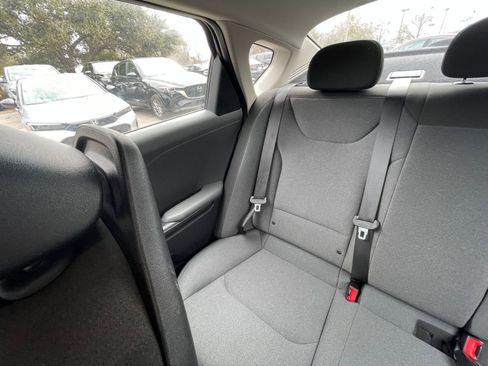 Used 2025 Kia K4 LXS image 37