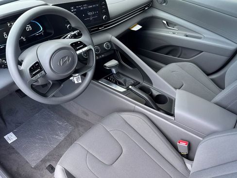 New 2026 Hyundai Elantra SE FWD image 7