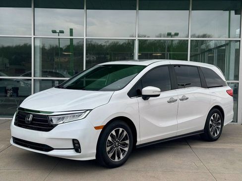 Used 2024 Honda Odyssey EX-L image 3