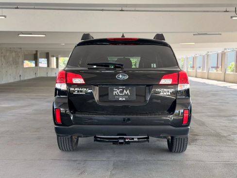 Used 2013 Subaru Outback 3.6R Limited AWD/4WD image 6