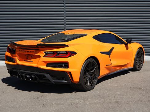 Used 2024 Chevrolet Corvette Z06 RWD image 10
