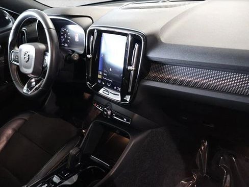 Used 2021 Volvo XC40 T5 R-Design image 27