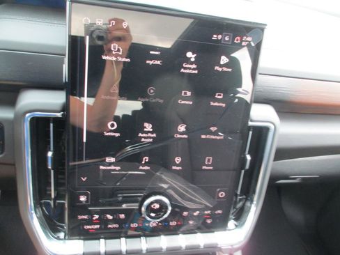 New 2026 GMC Yukon Denali w/ Denali Reserve Package AWD/4WD image 19