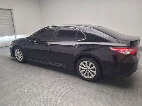 Used 2018 Toyota Camry LE image 3