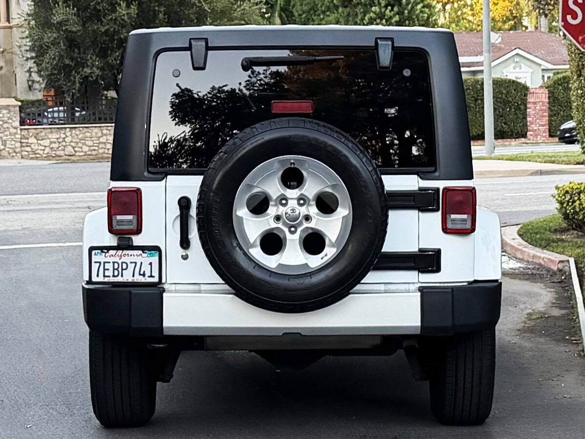 Used 2014 Jeep Wrangler Unlimited Sahara w/ Connectivity Group AWD/4WD image 6