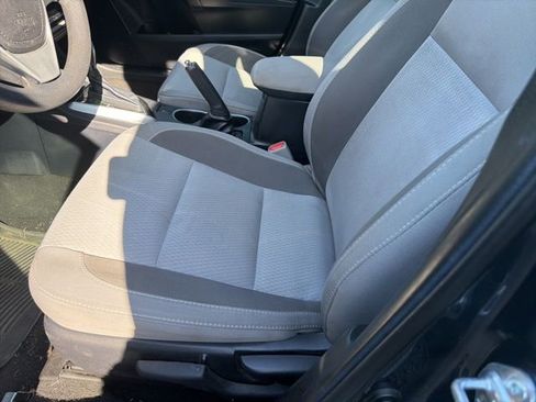 Used 2018 Toyota Corolla LE image 7