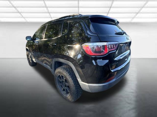 Used 2018 Jeep Compass Latitude w/ Popular Equipment Group AWD/4WD image 5