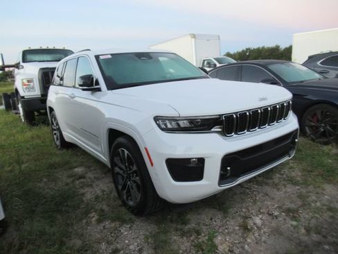 Used 2024 Jeep Grand Cherokee Overland AWD/4WD image 1