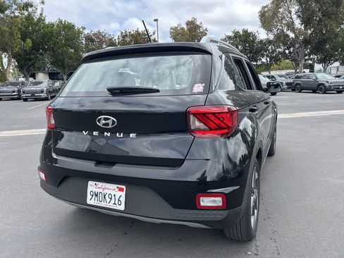 Used 2024 Hyundai Venue SEL FWD image 3