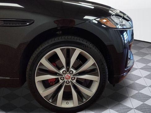 Used 2017 Jaguar F-PACE S image 11