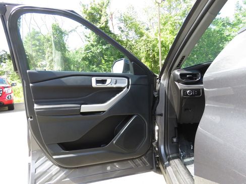 Used 2024 Ford Explorer XLT w/ Equipment Group 202A AWD/4WD image 9