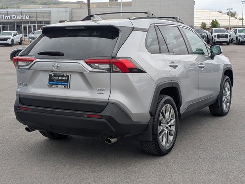 Used 2023 Toyota RAV4 XLE Premium image 5