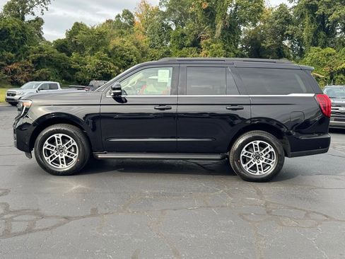 New 2025 Ford Expedition Active image 3