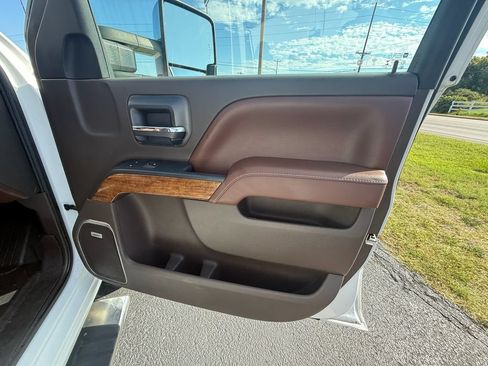 Used 2017 Chevrolet Silverado 2500 High Country w/ Duramax Plus Package AWD/4WD image 22
