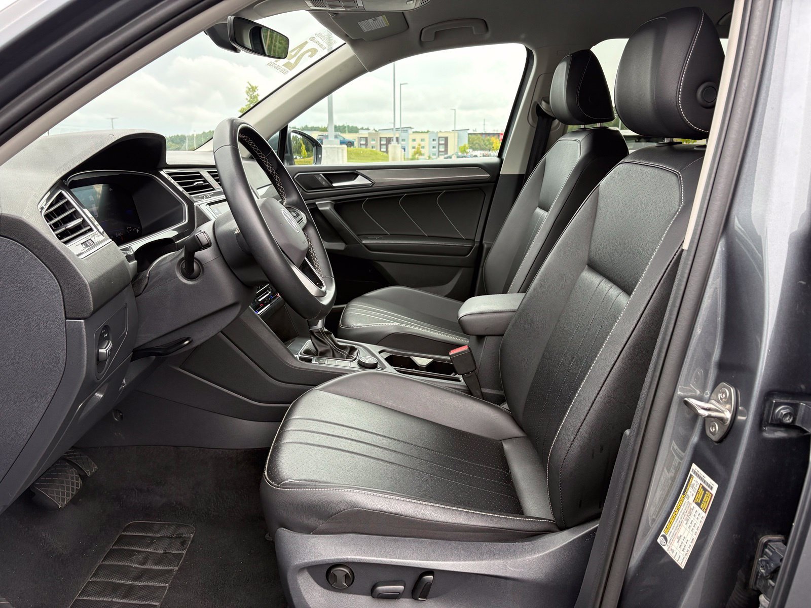 Used 2024 Volkswagen Tiguan SE AWD/4WD image 27