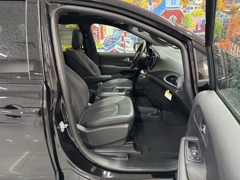 New 2026 Chrysler Pacifica Select w/ S Appearance Package image 50