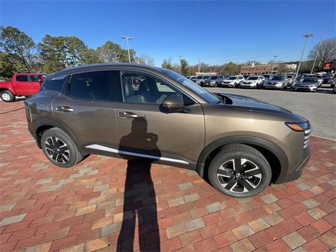 Used 2025 Nissan Kicks SR w/ Interior Electronics Package image 23