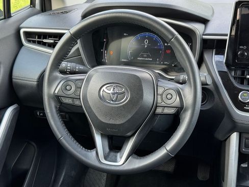 Used 2025 Toyota Corolla Cross XLE FWD image 25