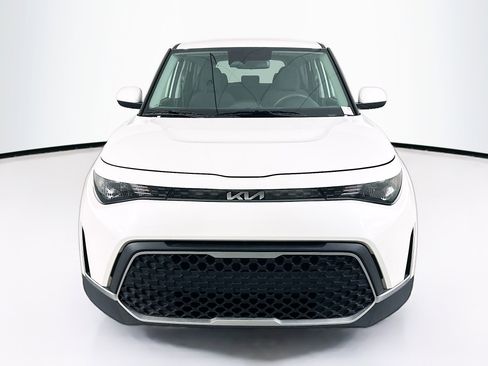 Used 2025 Kia Soul LX w/ LX Technology Package FWD image 2