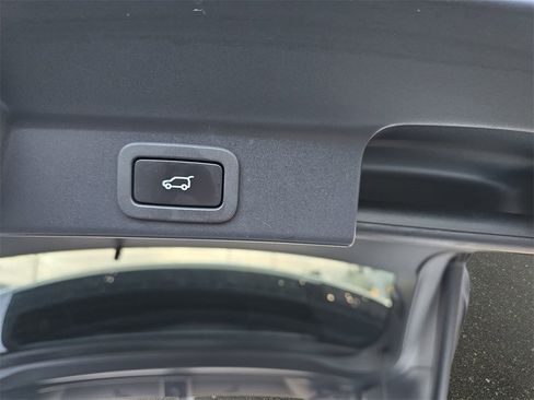 Used 2021 Jaguar F-PACE R-Dynamic S image 17