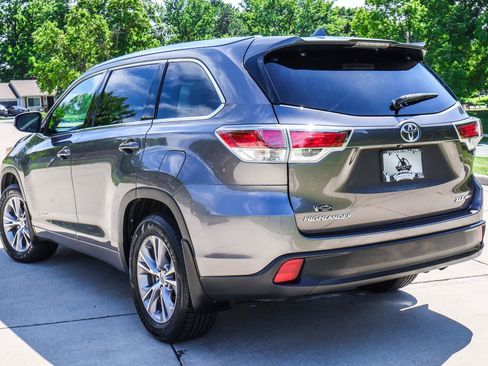 Used 2015 Toyota Highlander XLE AWD/4WD image 16