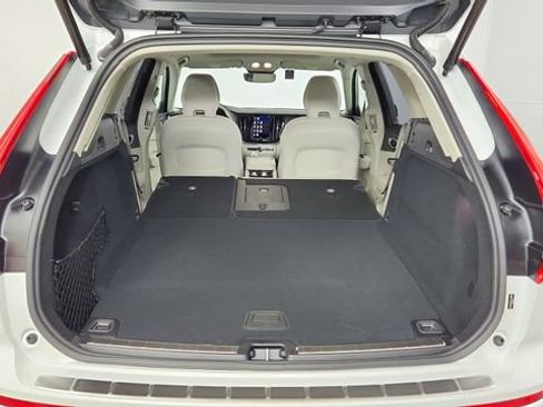 Certified 2025 Volvo XC60 B5 Ultra w/ Protection Package Premier AWD/4WD image 38