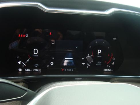 Used 2024 GMC Canyon Denali AWD/4WD image 17