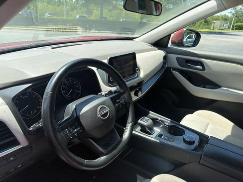 Used 2025 Nissan Rogue SV AWD/4WD image 7