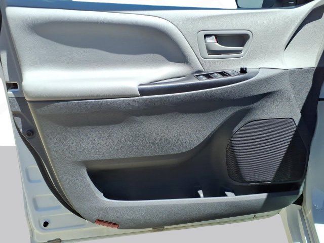 Used 2020 Toyota Sienna L FWD image 10