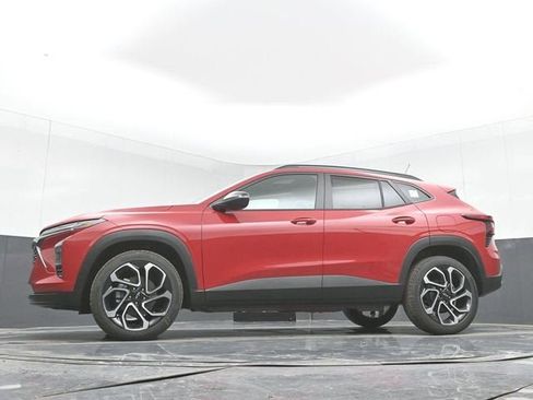 New 2026 Chevrolet Trax RS w/ Sunroof Package FWD image 43