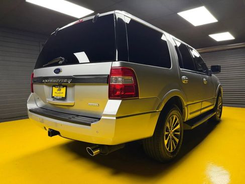 Used 2017 Ford Expedition XLT RWD image 5