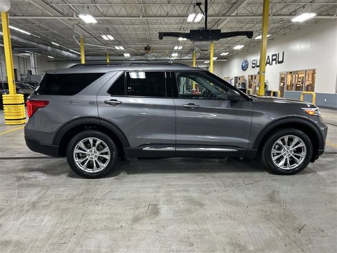 Used 2021 Ford Explorer XLT w/ Equipment Group 202A image 9