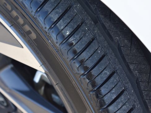 Used 2025 Hyundai Elantra SEL image 11