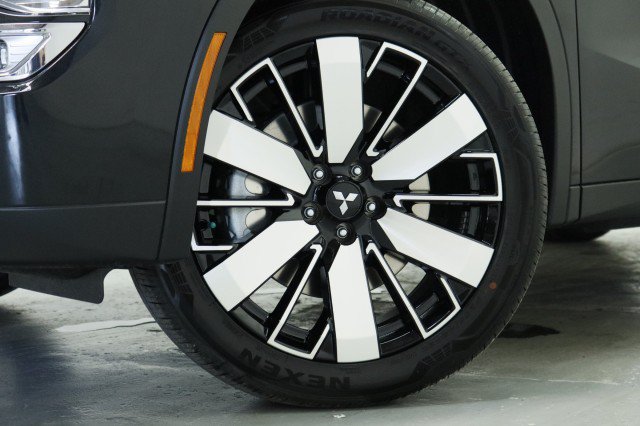 New 2026 Mitsubishi Outlander SE FWD image 3