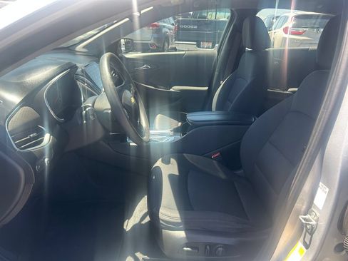 Used 2020 Chevrolet Malibu LT FWD image 25