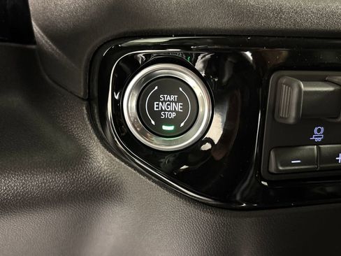 New 2026 GMC Sierra 1500 SLT image 41