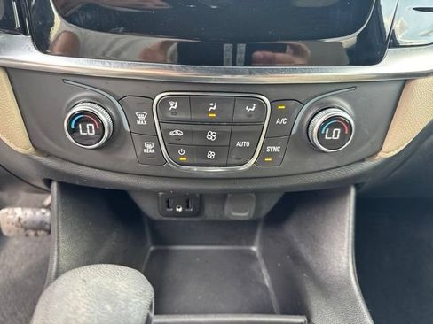 Used 2023 Chevrolet Traverse LS AWD/4WD image 17