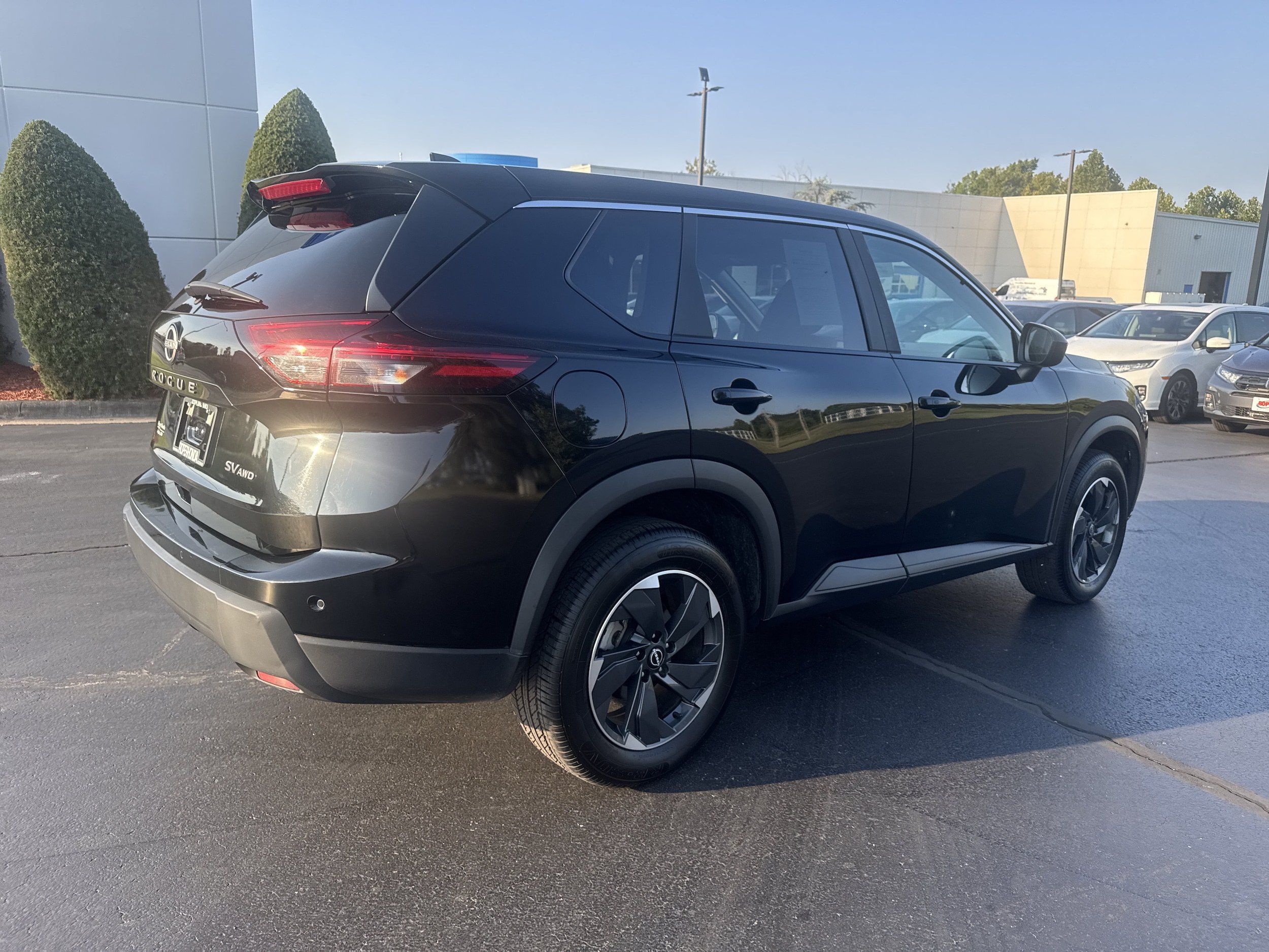 Used 2024 Nissan Rogue SV AWD/4WD image 7