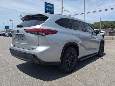 Used 2021 Toyota Highlander XLE FWD image 4