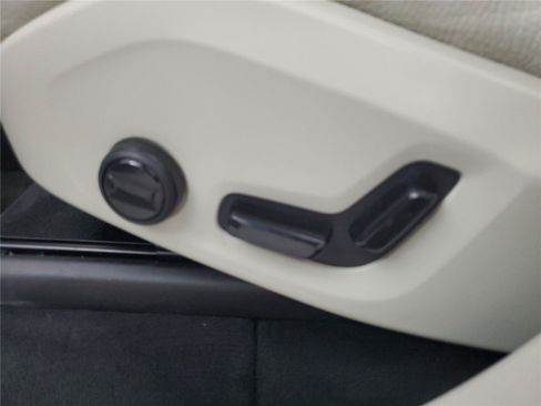 Certified 2025 Volvo XC90 B6 Plus AWD/4WD image 21