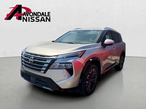 Used 2024 Nissan Rogue Platinum w/ Platinum Premium Package FWD image 2