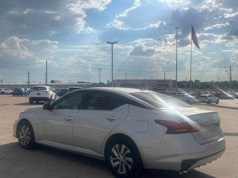 Used 2020 Nissan Altima 2.5 S FWD image 16