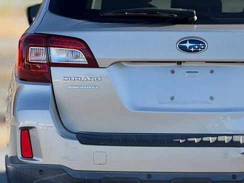 Used 2017 Subaru Outback 2.5i Limited image 13