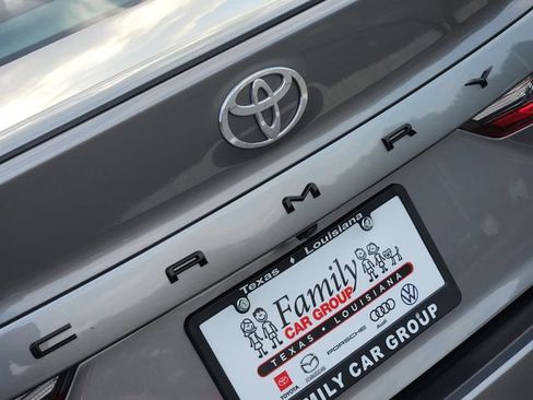 Used 2025 Toyota Camry SE w/ Convenience Package FWD image 13