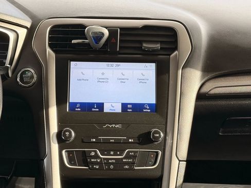 Used 2020 Ford Fusion SE image 28