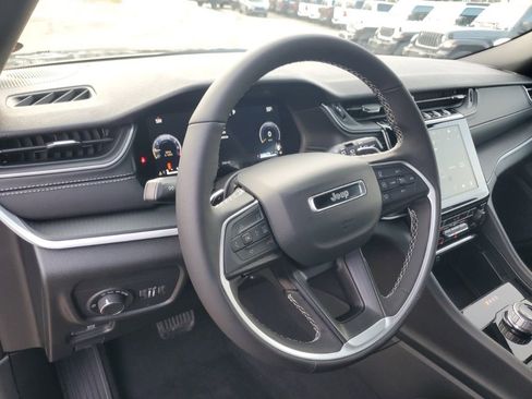 New 2025 Jeep Grand Cherokee 4WD image 10
